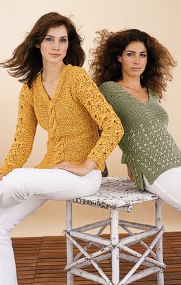 Zwei Pullover aus grüner und gelber Wolle